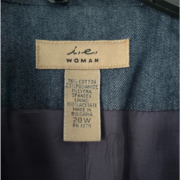 I.e. Woman’s Size 20W Denim Blue Blazer with white whipped Stitching. - Picture 3 of 13